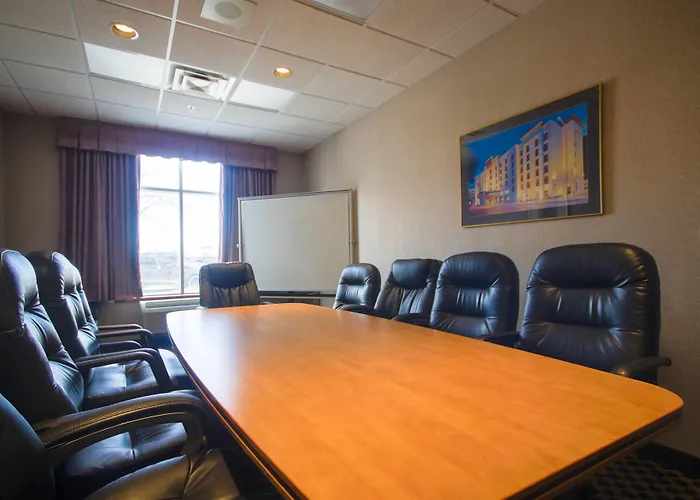 Humphry Inn And Suites Winnipeg